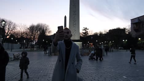 Tourist-taking-a-photo-of-the-obelisk