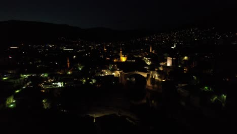 Nachtansicht-Mostar-Bosnien