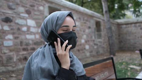 Muslim-girl-talking