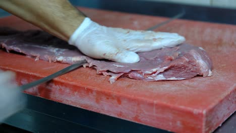 Cuts-meat-knife