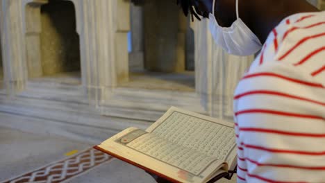 Black-Muslim-Reading-Quran