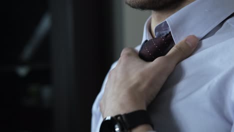 Man-Wearing-Tie
