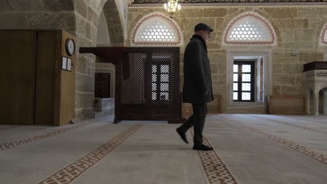 Visiting-historical-mosque