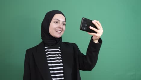 Videoanruf-Einer-Muslimischen-Frau