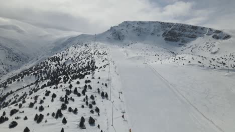Centro-De-Esquí-Cubierto-De-Nieve