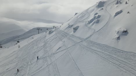 Skiurlauber-Drohnenansicht