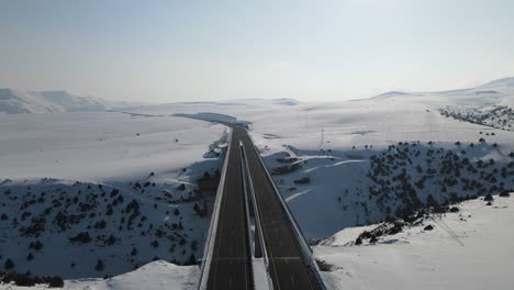 Puente-En-Un-Invierno-Nevado