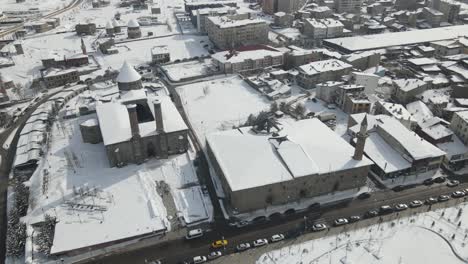 Luftaufnahme-Der-Schneebedeckten-Stadt