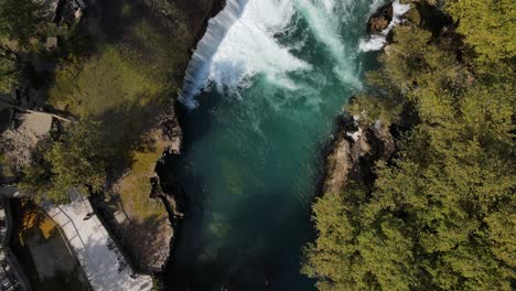 Fluss-Wasserfall-Bach