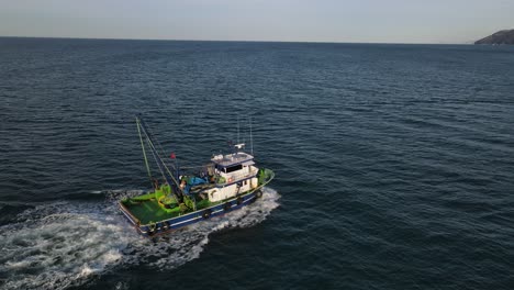 Fischerboot-Im-Meer