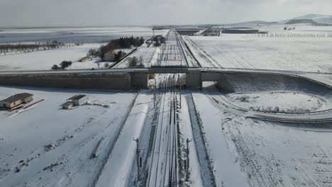 Ferrocarril-Cubierto-De-Nieve