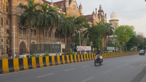 Traffic-Outside-CSMT-Railway-Station-And-BMC-Building-In-Mumbai-India