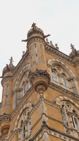 Vertikales-Video-Der-Außenseite-Des-CSMT-Bahnhofs-In-Mumbai,-Indien-1