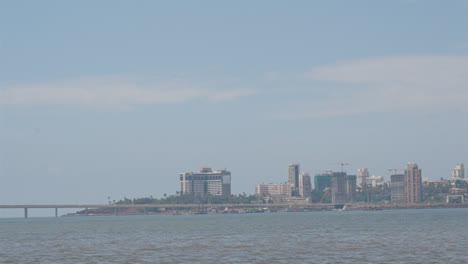Skyline-Aussichtsplattform-Am-Dadar-Beach-In-Mumbai,-Indien
