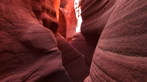 Close-up-in-between-rock-formations-in-a-narrow-canyon-in-Canyonlands-National-Park