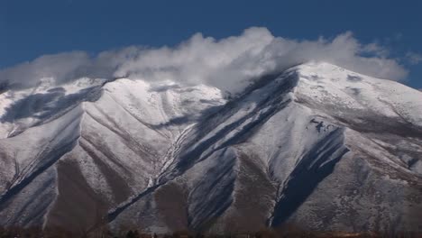 Schnee-Bedeckt-Das-Wasatch-Gebirge-In-Der-Nähe-Von-Salt-Lake-City,-Utah