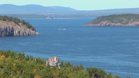 Agua-E-Islas-En-El-Parque-Nacional-Acadia-En-Maine