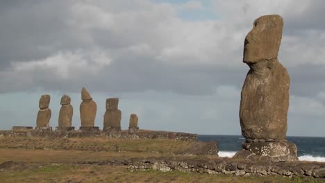 The-mystical-statues-of-Easter-Island
