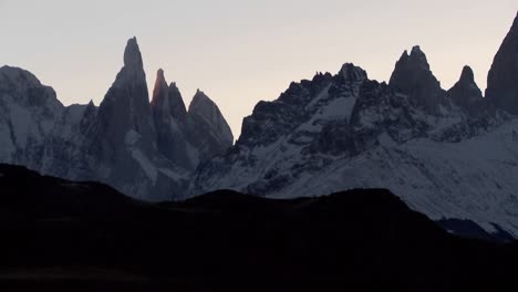The-remarkable-mountain-range-of-Fitzroy-in-Patagonia-Argentina-at-dusk-1