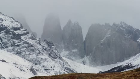 Die-Majestätischen-Berggipfel-Der-Torres-Del-Paine-In-Argentinien-1