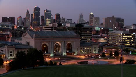 A-night-time-view-of-the-Kansas-City-Missouri-skyline