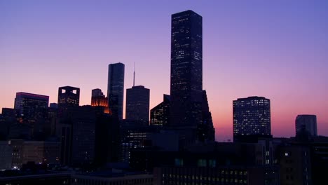 Die-Skyline-Von-Houston-In-Der-Abenddämmerung-1
