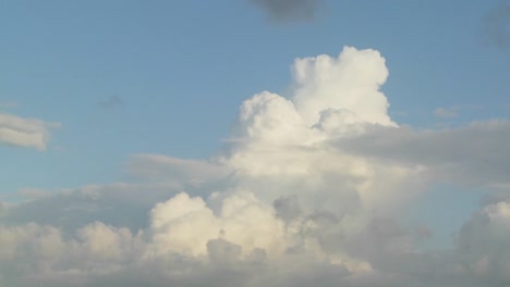 Giant-thunderheads-form-in-this-beautiful-time-lapse-shot