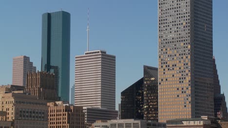 Die-Skyline-Des-Wolkenkratzers-Von-Houston,-Texas,-Weist-Einige-Schäden-Durch-Hurrikan-Ike-Auf