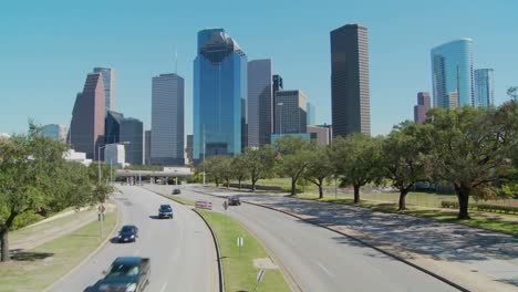 Cars-drive-along-a-highway-leading-into-downtown-Houston
