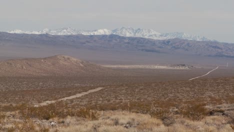 Eine-Sehr-Abgelegene-Straße-Durch-Die-Wüste-Im-Death-Valley