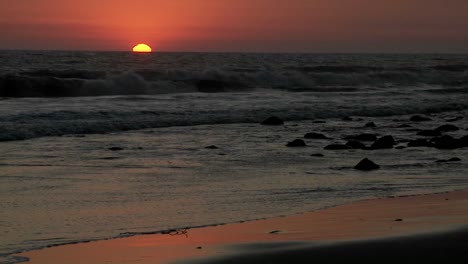 Una-Hermosa-Atardecer-Detrás-De-La-Costa-De-California