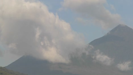 Zeitrafferaufnahmen-Der-Virunga-Vulkane-An-Der-Grenze-Zu-Ruanda-Kongo