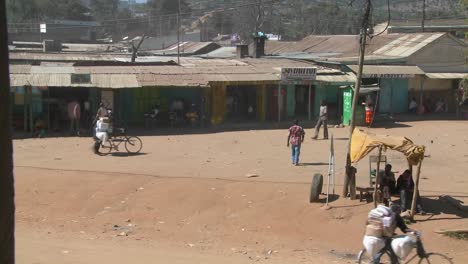Fahrräder-Werden-Verwendet,-Um-Lebensmittel-Und-Andere-Waren-In-Der-Stadt-Maralal-Im-Norden-Kenias-Zu-Transportieren