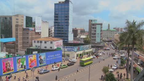 Escena-De-Una-Calle-Concurrida-En-Nairobi,-Kenia-1