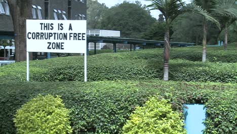 Ein-Schild-Auf-Dem-Campus-Der-Universität-Von-Nairobia-Erklärte-Eine-Korruptionsfreie-Zone