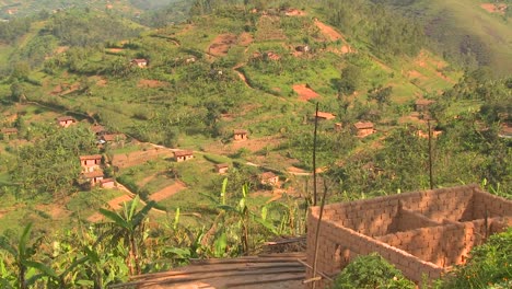 Etablierung-Durch-Die-üppige-Tropische-Landschaft-Ruandas