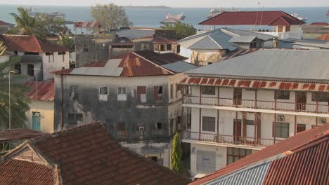 Un-Disparo-De-Establecimiento-Desde-Un-ángulo-Alto-De-Stone-Town-Zanzibar