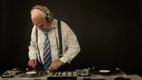 Abuelo-DJ-a-las-10