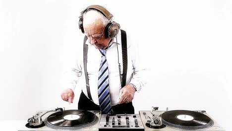 Abuelo-DJ-a-los-20