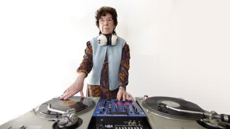 Granny-DJ-02