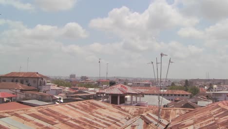 Un-Lapso-De-Tiempo-Filmado-Sobre-Los-Viejos-Tejados-En-Decadencia-De-Stone-Town-Zanzibar