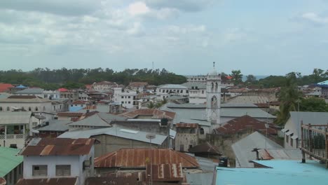 Un-Lapso-De-Tiempo-Rodado-Sobre-Los-Tejados-De-Stone-Town-Zanzibar