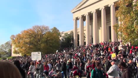 Huge-crowds-at-the-Jon-Stewart-Stephen-Colbert-rally-in-Washington-DC