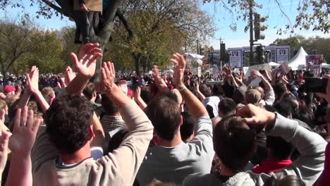 Thousands-of-protestors-applaud-en-masse-on-the-Washington-mall