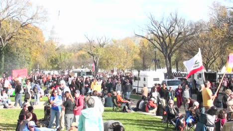 Large-crowds-gather-around-the-Capital-building-in-Washington-DC-1