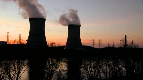 Sonnenuntergang-Hinter-Atomkraftwerk
