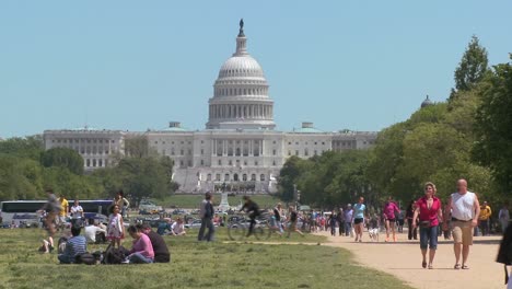 El-Verano-En-Washington-Dc-Trae-Turistas-Cerca-De-La-Cúpula-Del-Capitolio