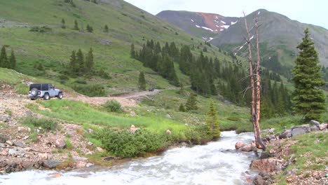 A-jeep-drives-through-wilderness-in-the-Colorado-Rockies