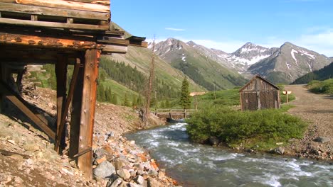 Colorado-ghost-town-with-river-flowing