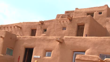 Edificios-De-Adobe-En-El-Pueblo-De-Taos-Nuevo-México
